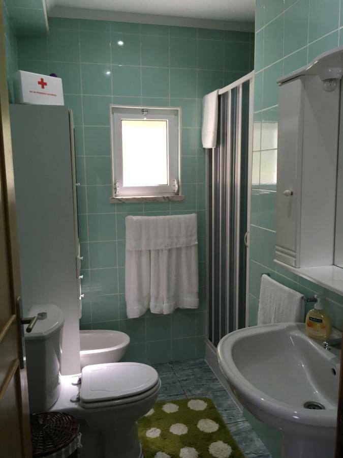 Adelaide House Villa Praia do Norte Екстериор снимка